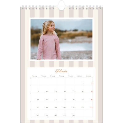 Fotokalender A4 (20 x 30 cm) — Skrift og striper [Februar]