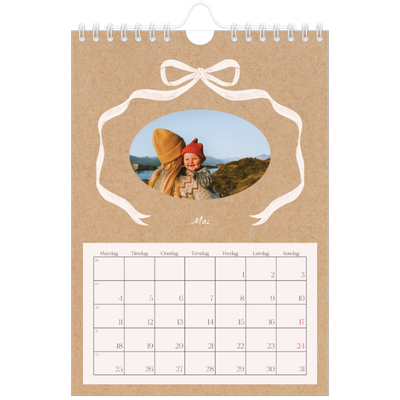 Fotokalender A5 — Ramme med sløyfe [kalender-forside]